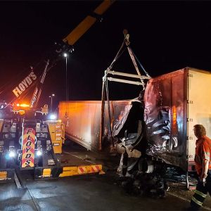 Lifting of Damaged Tractor Trailer